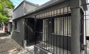 Casa 3 ambientes - Excelente ubicación a metros de la UNLa y Av. Alsina