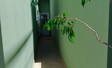 CASA 3 ABMIENTES CON COCHERA Y FONDO