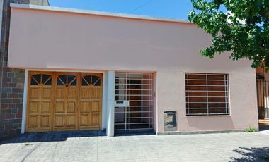 CASA 3 ABMIENTES CON COCHERA Y FONDO