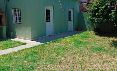 CASA 3 ABMIENTES CON COCHERA Y FONDO