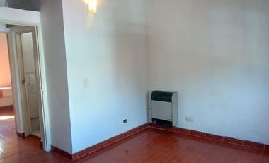 Dúplex a 2 cuadras de la estación y transporte - ¡Imperdible