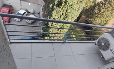 MONOAMBIENTE - CONTRAFRENTE - AMPLIO LUMINOSO CON COCHERA