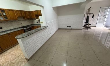 PH 3 AMBIENTES EN EL CENTRO DE MORÓN EN VENTA