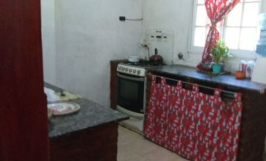 Chalet con gran parque y piscina de material