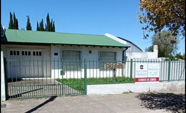 VENDO CASA C/AMPLIO TERRENO EN SAN CAYETANO