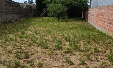 VENDO CASA C/AMPLIO TERRENO EN SAN CAYETANO