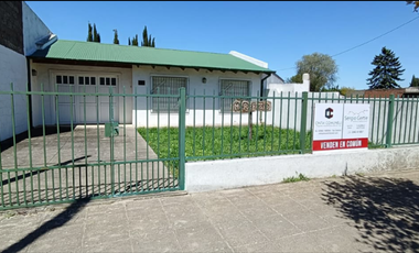 VENDO CASA C/AMPLIO TERRENO EN SAN CAYETANO