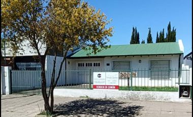 VENDO CASA C/AMPLIO TERRENO EN SAN CAYETANO