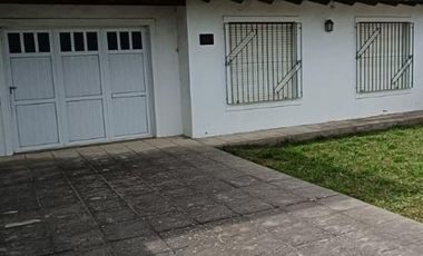 VENDO CASA C/AMPLIO TERRENO EN SAN CAYETANO