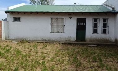 VENDO CASA C/AMPLIO TERRENO EN SAN CAYETANO