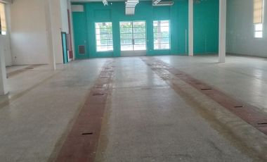 ALQUILER - IMPORTANTE GRUPO DE OFICINAS EN PARQUE INDUSTRIAL - 300 M2 -FLORIDA OESTE