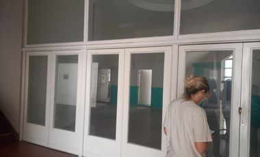 ALQUILER - IMPORTANTE GRUPO DE OFICINAS EN PARQUE INDUSTRIAL - 300 M2 -FLORIDA OESTE