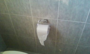 Chalet en ALQUILER de un dormitorio a 5 cuadras de estación Glew, sobrecalle de tierra.-