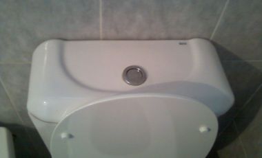 Chalet en ALQUILER de un dormitorio a 5 cuadras de estación Glew, sobrecalle de tierra.-