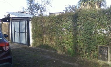 Chalet en ALQUILER de un dormitorio a 5 cuadras de estación Glew, sobrecalle de tierra.-