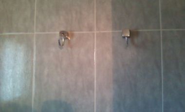 Chalet en ALQUILER de un dormitorio a 5 cuadras de estación Glew, sobrecalle de tierra.-