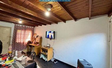 OPORTUNIDAD. PH COMPUESTO POR DOS DEPARTAMENTOS DE 2 AMBIENTES CADA UNO- ISIDRO CASANOVA