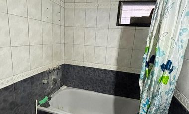 OPORTUNIDAD. PH COMPUESTO POR DOS DEPARTAMENTOS DE 2 AMBIENTES CADA UNO- ISIDRO CASANOVA