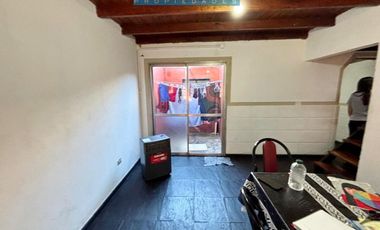 OPORTUNIDAD. PH COMPUESTO POR DOS DEPARTAMENTOS DE 2 AMBIENTES CADA UNO- ISIDRO CASANOVA