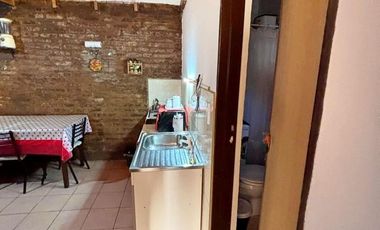 OPORTUNIDAD. PH COMPUESTO POR DOS DEPARTAMENTOS DE 2 AMBIENTES CADA UNO- ISIDRO CASANOVA