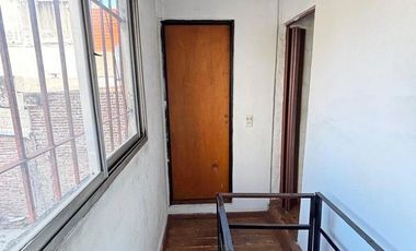 OPORTUNIDAD. PH COMPUESTO POR DOS DEPARTAMENTOS DE 2 AMBIENTES CADA UNO- ISIDRO CASANOVA