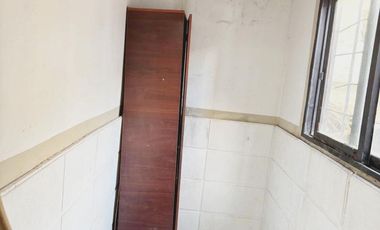 OPORTUNIDAD. PH COMPUESTO POR DOS DEPARTAMENTOS DE 2 AMBIENTES CADA UNO- ISIDRO CASANOVA