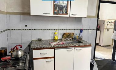 OPORTUNIDAD. PH COMPUESTO POR DOS DEPARTAMENTOS DE 2 AMBIENTES CADA UNO- ISIDRO CASANOVA