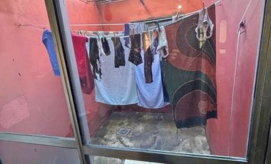 OPORTUNIDAD. PH COMPUESTO POR DOS DEPARTAMENTOS DE 2 AMBIENTES CADA UNO- ISIDRO CASANOVA