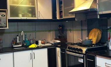 casa ph 4 ambientes con un local con 2 baños se vende todo en block