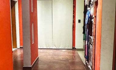 casa ph 4 ambientes con un local con 2 baños se vende todo en block