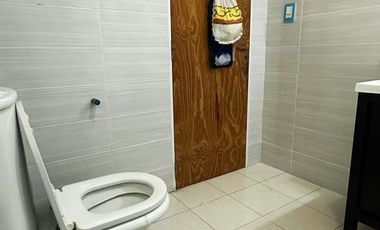 casa ph 4 ambientes con un local con 2 baños se vende todo en block