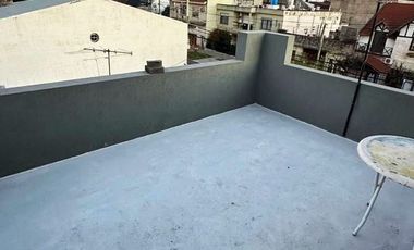 casa ph 4 ambientes con un local con 2 baños se vende todo en block