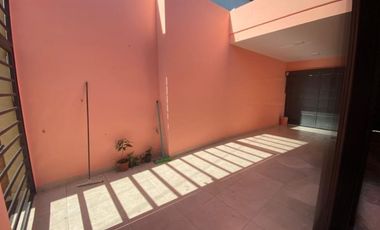 CASA DE 3 AMBIENTES EN VENTA - MORON NORTE