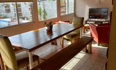 Linda casa en venta con dos dormitorios, parque, parrilla y  piscinaLomas de Zamora