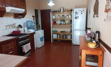 Linda casa en venta con dos dormitorios, parque, parrilla y  piscinaLomas de Zamora