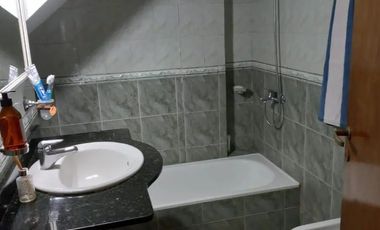 Linda casa en venta con dos dormitorios, parque, parrilla y  piscinaLomas de Zamora