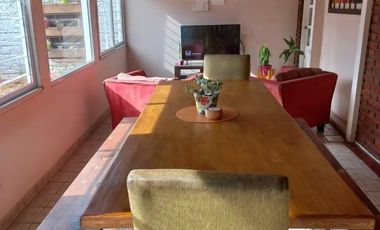Linda casa en venta con dos dormitorios, parque, parrilla y  piscinaLomas de Zamora