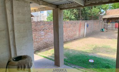 CASA AMPLIA EN PASO DEL REY PERMUTA DEPTO MERLO