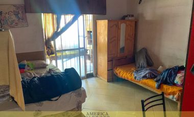 CASA AMPLIA EN PASO DEL REY PERMUTA DEPTO MERLO