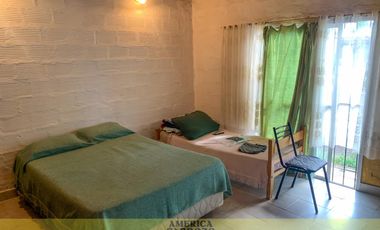 CASA AMPLIA EN PASO DEL REY PERMUTA DEPTO MERLO