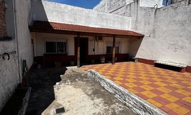 ALQUILER CASA. VALENTIN ALSINA - CATAMARCA 300