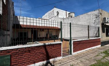 ALQUILER CASA. VALENTIN ALSINA - CATAMARCA 300