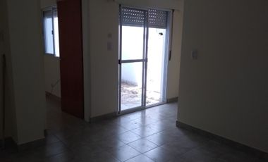 P. H , en 1 º piso , con patio y lavadero mas terraza compartida