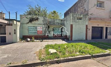 VENTA ANTIGUA CASA A DEMOLER VALOR LOTE.