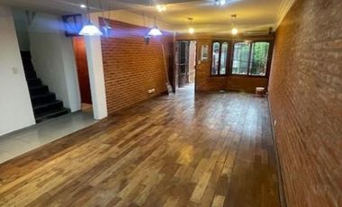 Casa de 5 Ambientes y Pileta.