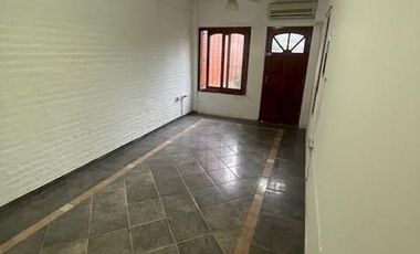 Casa de 5 Ambientes y Pileta.