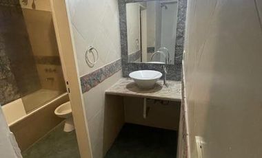 Casa de 5 Ambientes y Pileta.