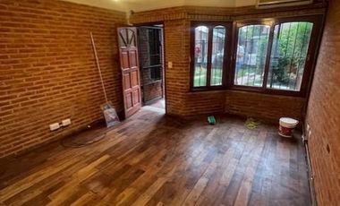 Casa de 5 Ambientes y Pileta.