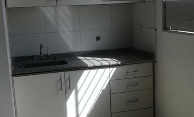 EXCELENTE LOCAL SOBRE CONSTITUCION  120 MTS + PATIO TRASERO SAN FERNANDO