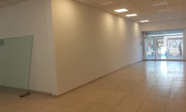 EXCELENTE LOCAL SOBRE CONSTITUCION  120 MTS + PATIO TRASERO SAN FERNANDO